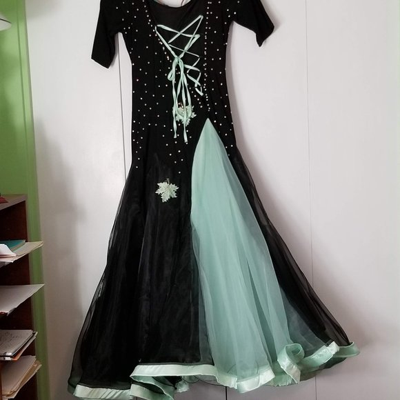 NWOT Ballroom gown, size M - Picture 7 of 11